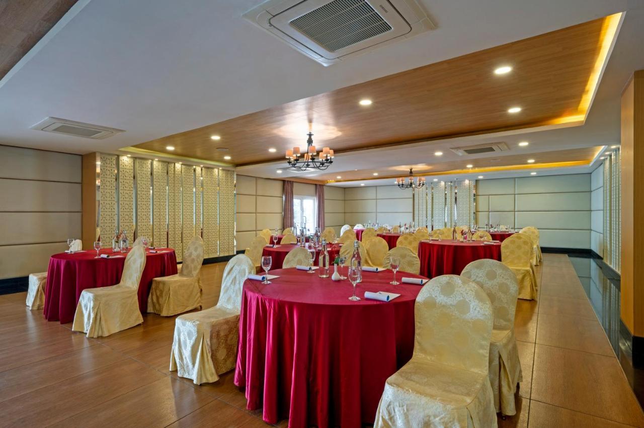 สเตอร์ลิง เยกาอุด Hotel เยอร์โคด ภายนอก รูปภาพ